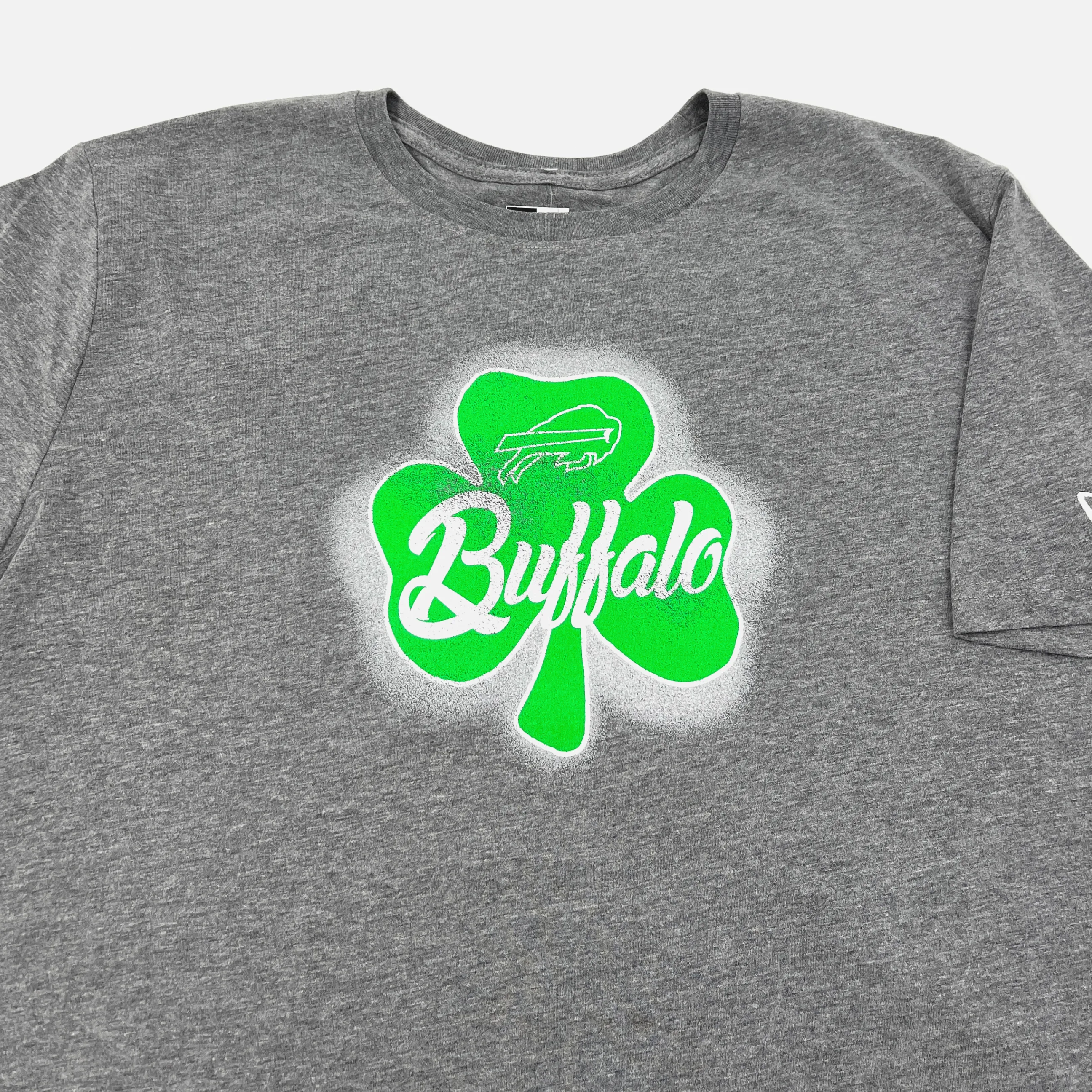 New Era Bills Green Spray Paint Shamrock Gray Short Sleeve Shirt